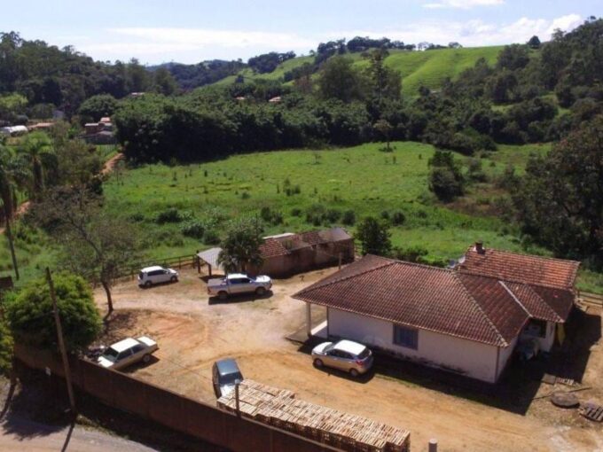 Vende-se sítio situado no bairro da Chave
