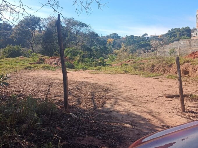 Vende-se Terreno próx. ao Jardim Barbosa