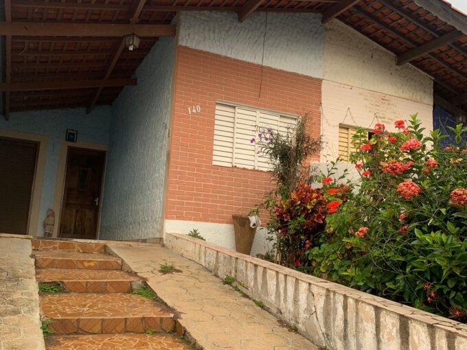 Vende-se casa no Bairro Jardim Teixeira