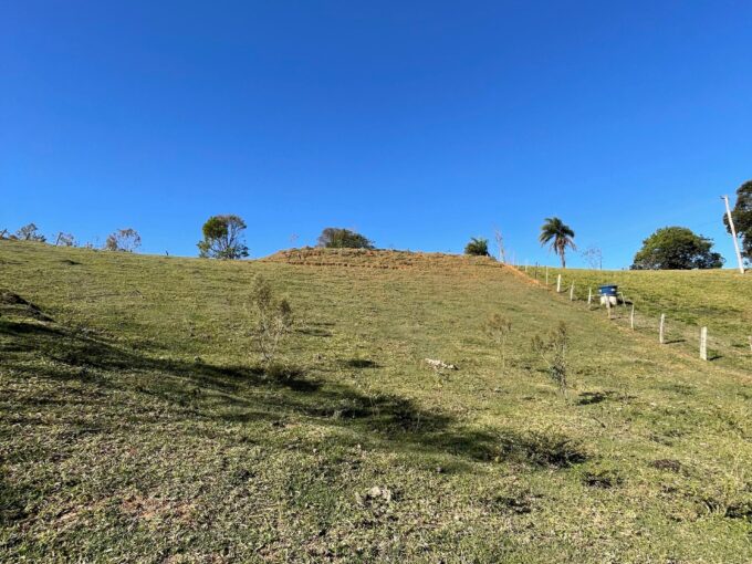 Vende-se terreno situado noBairro do Barão de ibitnga