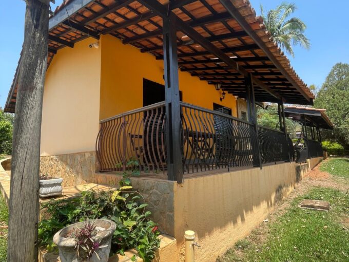 Vende-se fazenda situada em Serra Negra