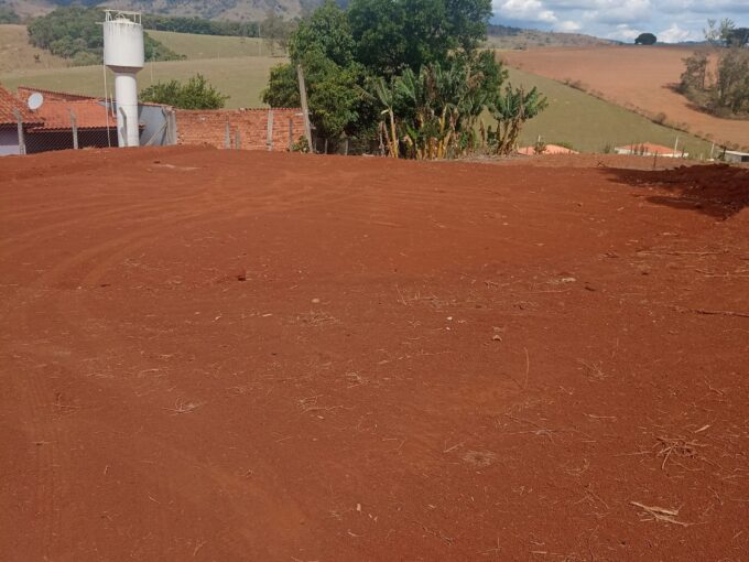 Vende-se terreno situado no Bairro dos Cubas