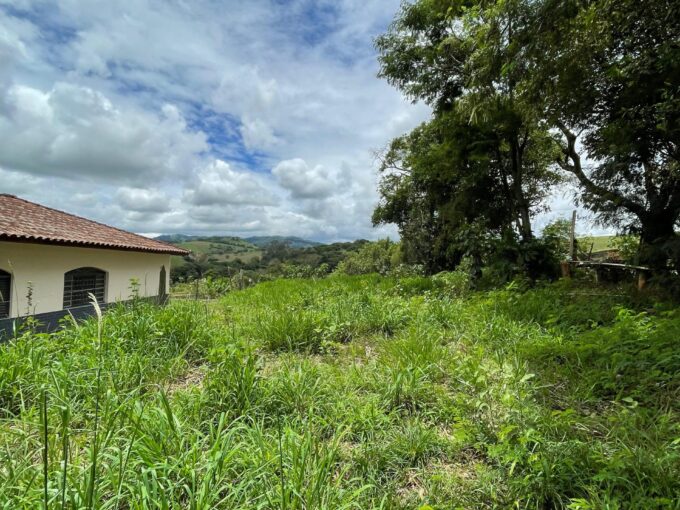 Vende-se terreno situado no bairro das Lavras