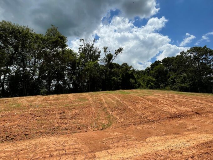 Vende-se terreno situado no Bairro dos cubas