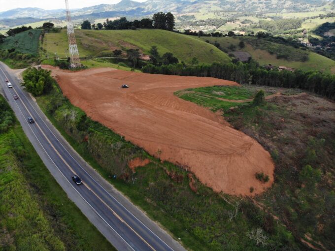 Vende-se  Terreno Comercial na Rodovia Socorro – Bragança