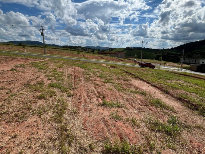 Vende-se terreno no Reversa Carraro