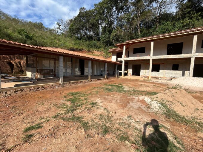 Vende-se Chácara Semi acabada no bairro do Agudo Nogueiras