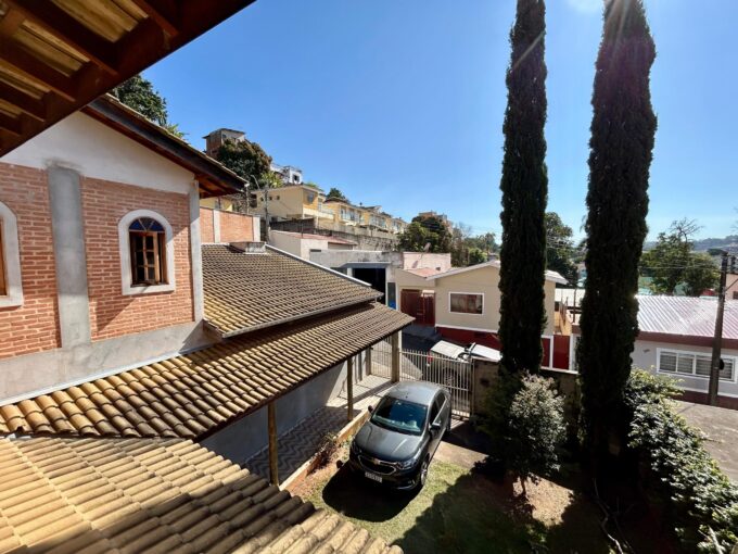 Vende-se casa localizada no centro