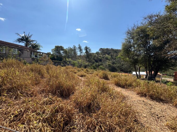 Vende-se terreno localizado no bairro dos Machados (rodovia sentido bragança paulista)