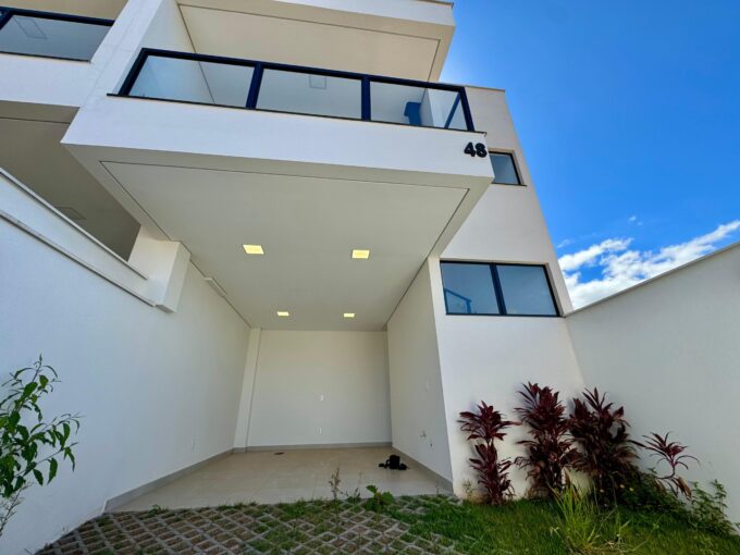Vende-se lindo  sobrado localizado no bairro Nova Araújo