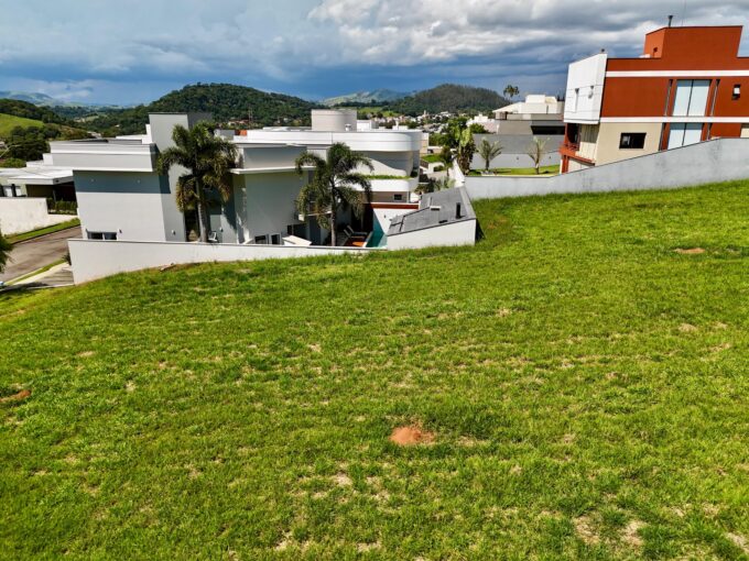 Vende-se terreno no Condomínio L’Acqua Pompéia – Lote 2 da quadra E