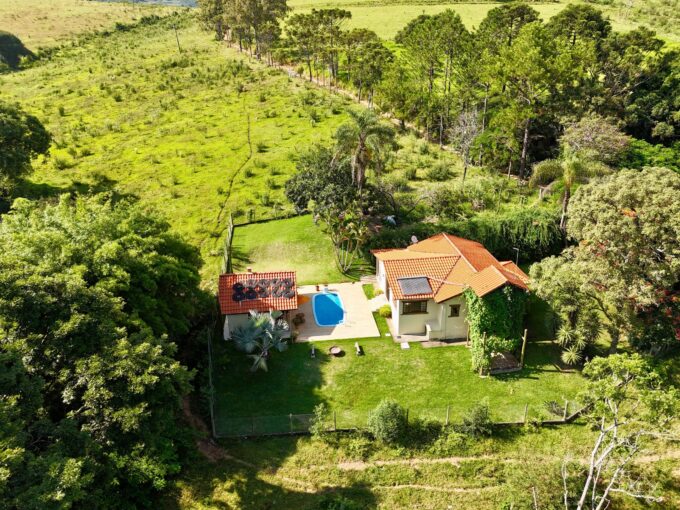 Vende-se sitio localizado nas lavras