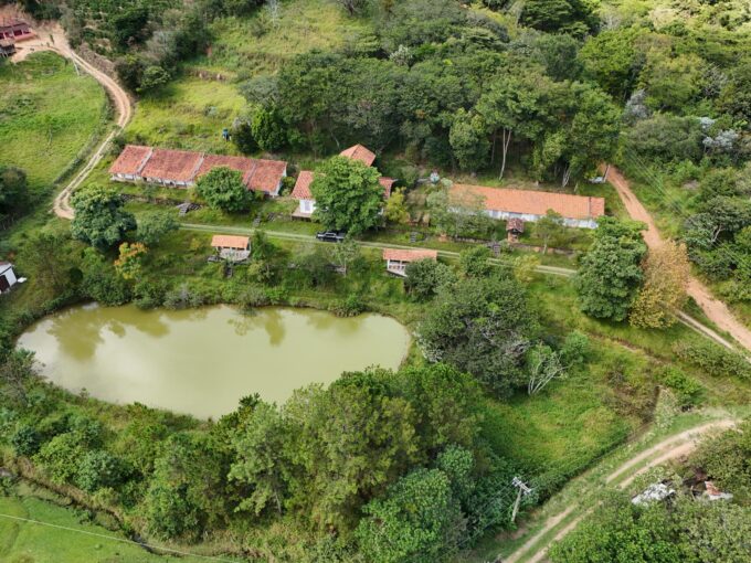 VENDE-SE POUSADA EM BUENO BRANDÃO