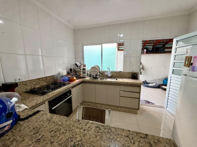 VENDE-SE SOBRADO NO BELA VISTA
